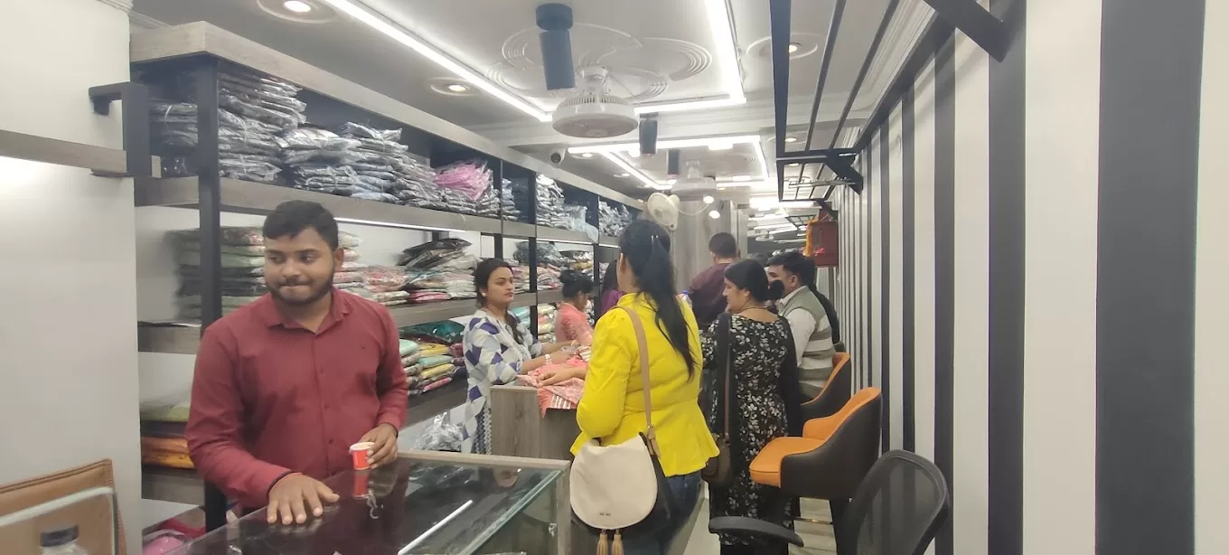 Aahna Collection, Women’s Collections, Old Katra, Prayagraj