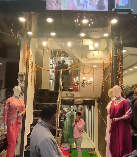 Aahna Collection, Women’s Collections, Old Katra, Prayagraj