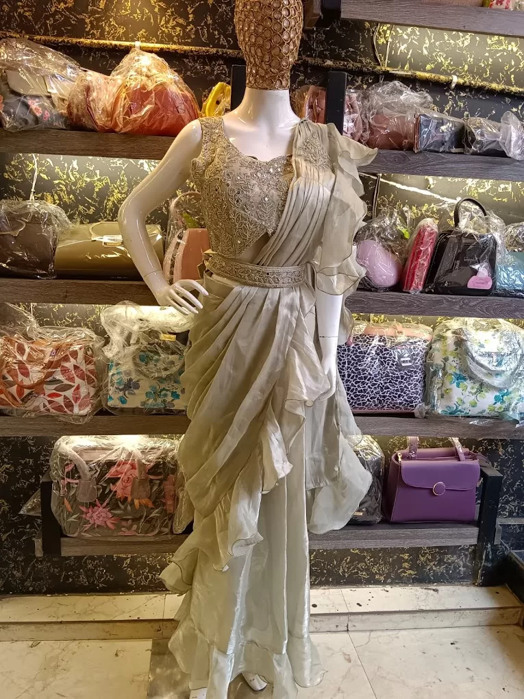 Aahna Collection, Women’s Collections, Old Katra, Prayagraj