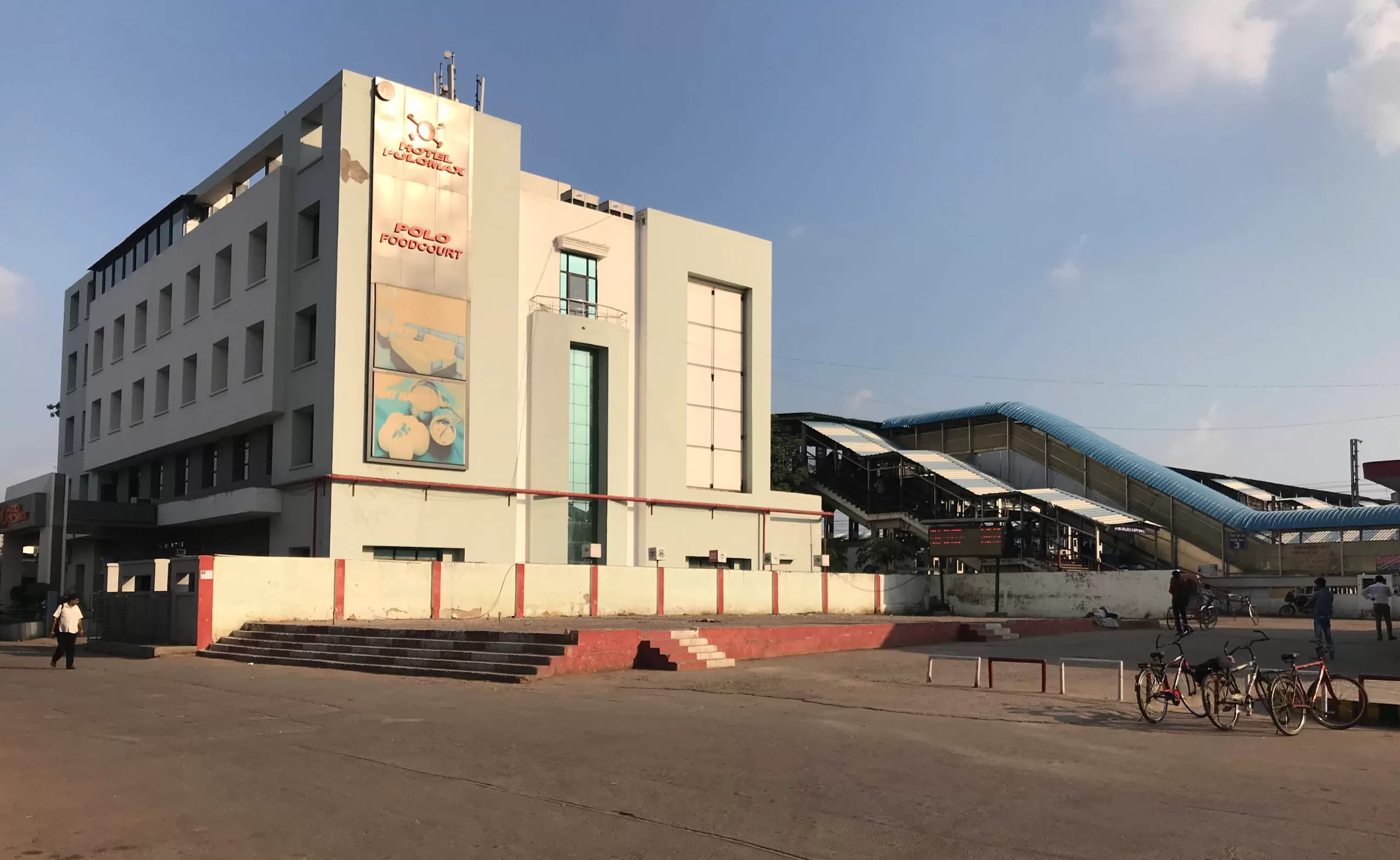 Hotel Max Prayagraj (Allahabad)