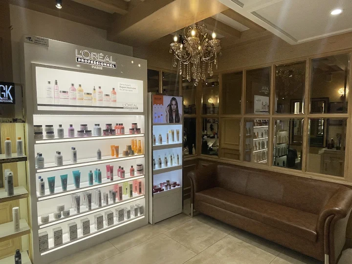 Looks Salon, Civil Lines Prayagraj