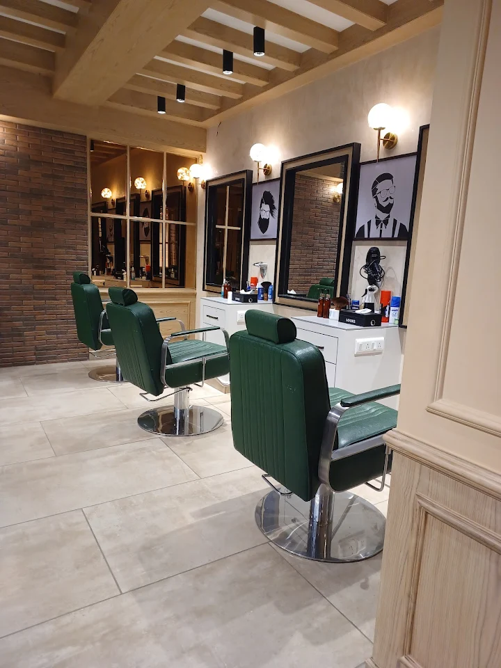 Looks Salon, Civil Lines Prayagraj