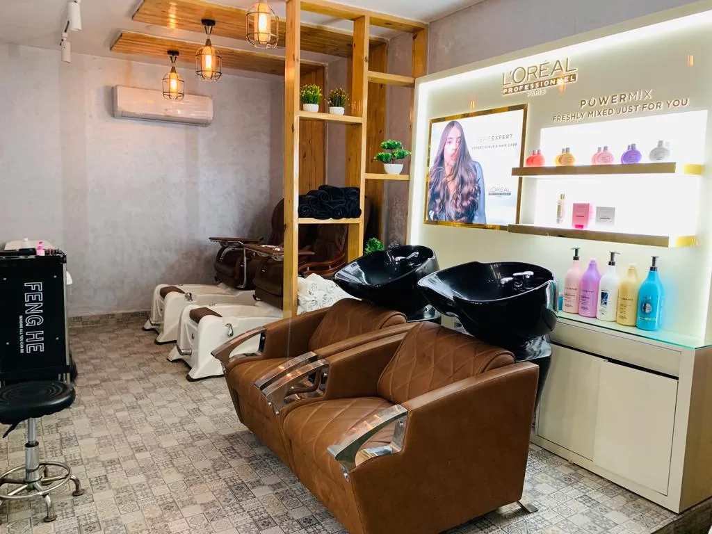 Monsoon Salon, Civil Lines prayagraj