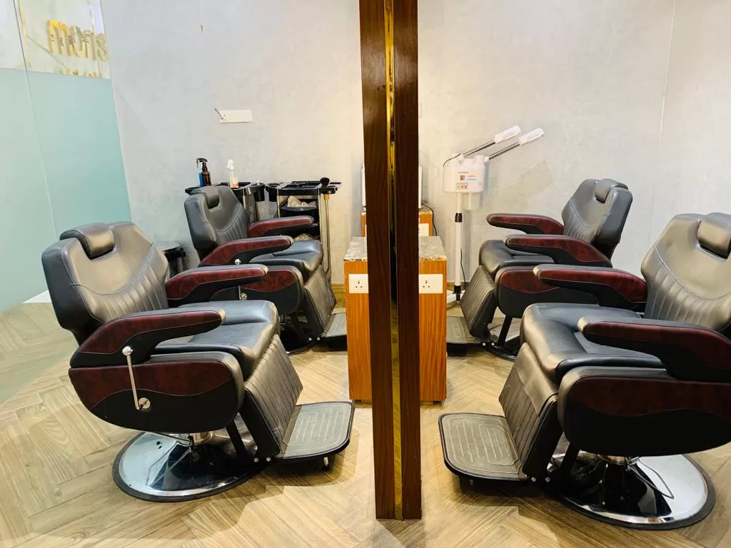 Monsoon Salon, Civil Lines prayagraj