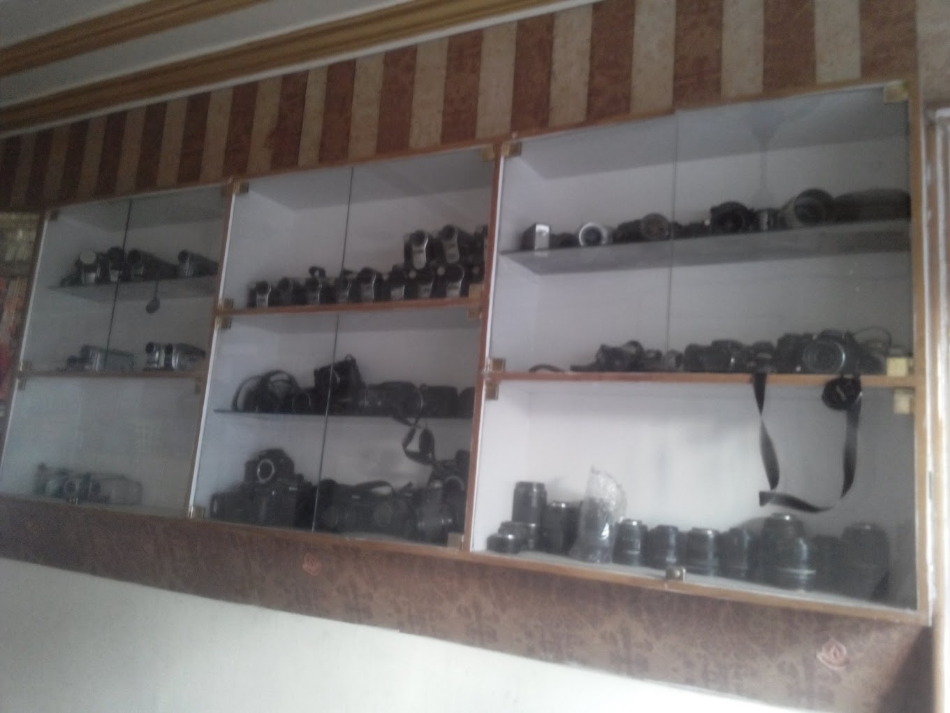 The Camera Junction at Zero Road, Prayagraj – Your Ultimate Photography Destination!