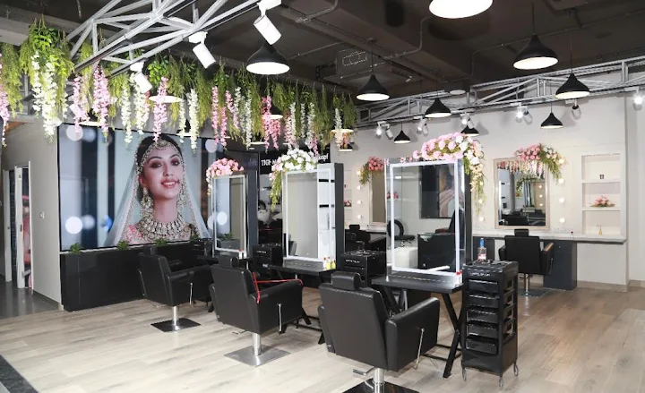 Lakme Salon, Georgetown Prayagraj