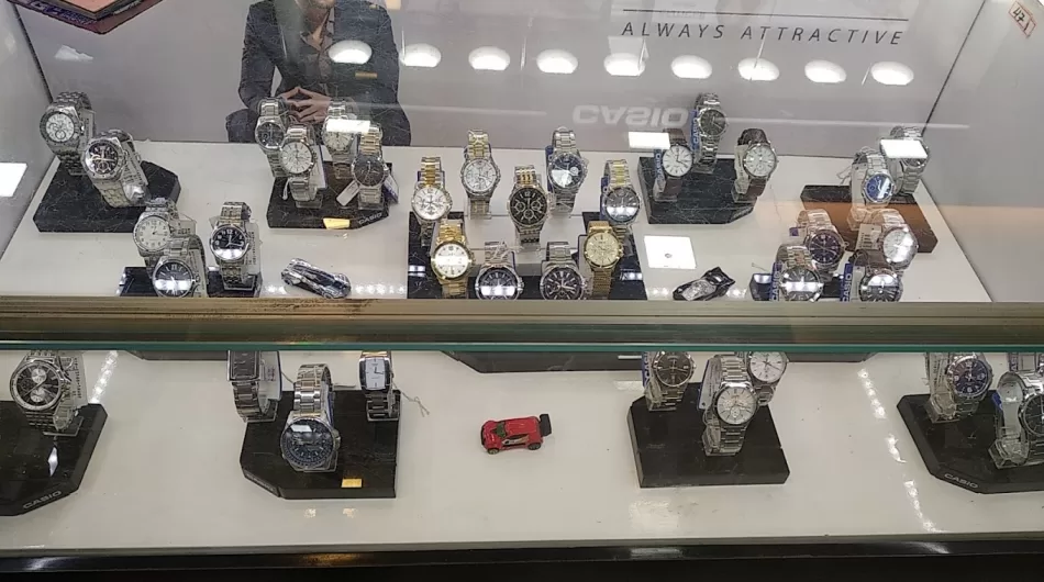 Kashi Vishwanath Watch Store – Your Destination for Premium Timepieces and Accessories