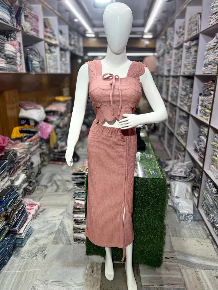 Ayush Vastralay & Garments Collection – Best Clothing Store in Karchhana, Bheerpur | Trendy & Affordable Fashion