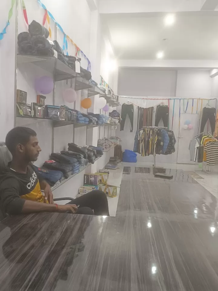 Step into Style at Delhi Fashion Hub – Trendy & Affordable Fashion in Phulpur