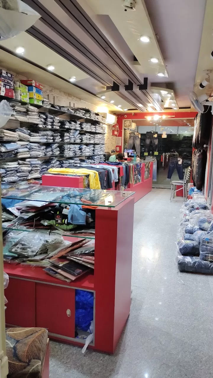 Discover Trendsetting Styles at The Fashion World – Handia’s Ultimate Fashion Destination