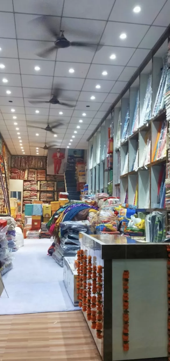 Discover Exquisite Sarees at Jaiswal Saree Centre – Handia’s Trusted Ethnic Wear Destination