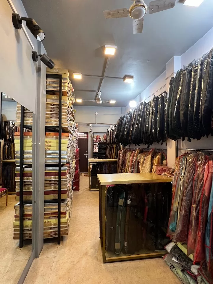LOOKS DULHA GHAR – Best Wedding & Groom Wear Store in Naini, Prayagraj | Designer Sherwanis & Ethnic Wear