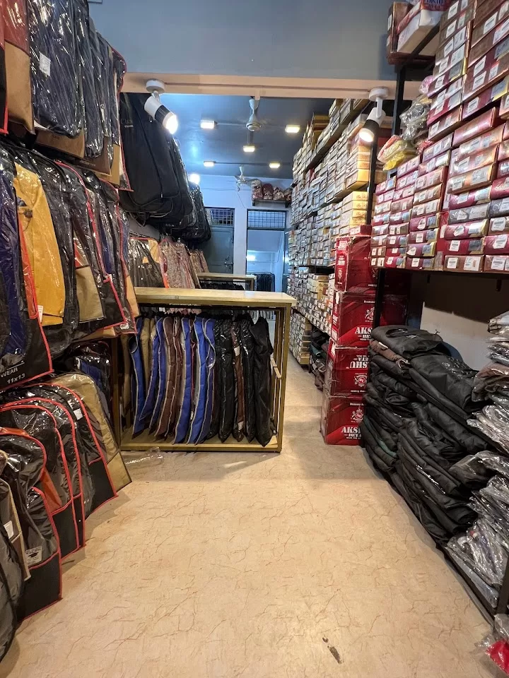 LOOKS DULHA GHAR – Best Wedding & Groom Wear Store in Naini, Prayagraj | Designer Sherwanis & Ethnic Wear