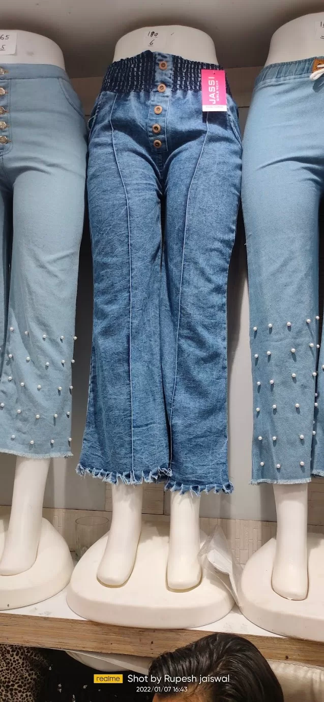 Priya Garments – Best Clothing Store in Mundera Bazar, Prayagraj for Trendy & Affordable Fashion