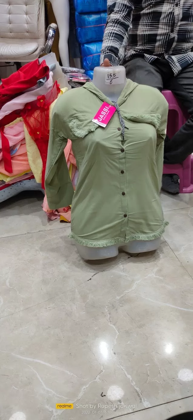 Priya Garments – Best Clothing Store in Mundera Bazar, Prayagraj for Trendy & Affordable Fashion