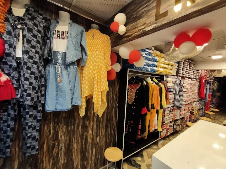 Shop the Latest Trends at LR Fashion Hub – Handia’s Ultimate Style Destination