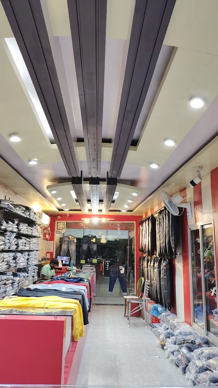 Discover Trendsetting Styles at The Fashion World – Handia’s Ultimate Fashion Destination