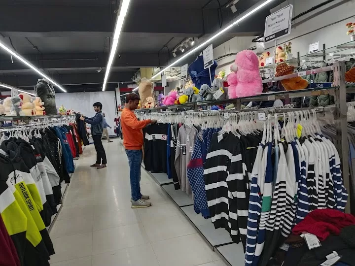 Value and Variety – Best Shopping Destination in Prayagraj | Trendy Fashion & Affordable Prices