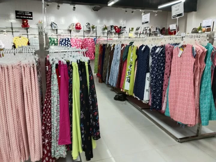 Value and Variety – Best Shopping Destination in Prayagraj | Trendy Fashion & Affordable Prices