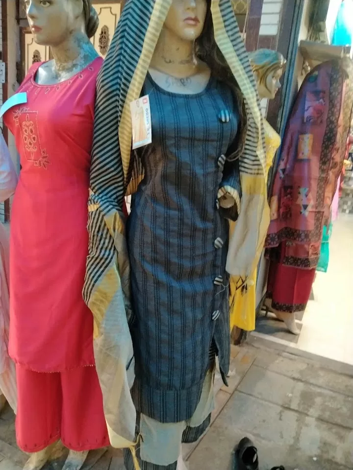 Unlock Stylish Savings at M R Garments – Top Clothing Destination in Bela Pratapgarh!