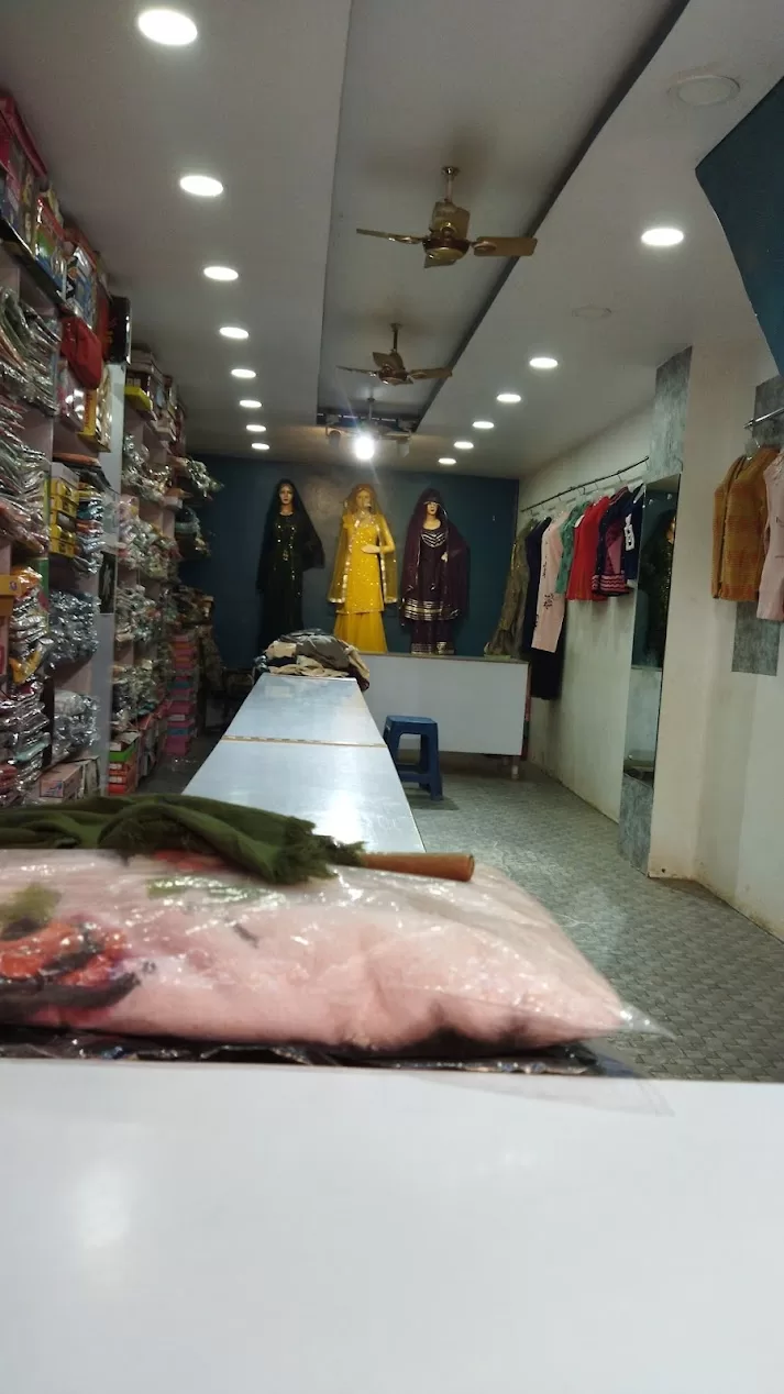 Unlock Stylish Savings at M R Garments – Top Clothing Destination in Bela Pratapgarh!