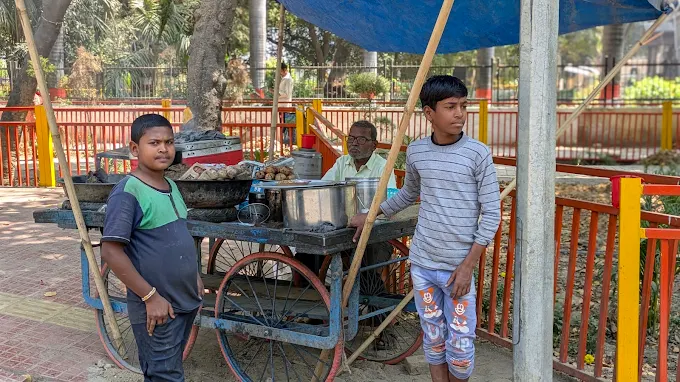 Authentic Desi Delight Redefined – BAATI CHOKHA, the Ultimate Traditional Food Spot in Dhoomanganj Prayagraj