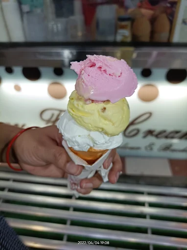 Legendary Taste That Never Melts Away – Bombay Fruit Ice Cream, a Timeless Dessert Icon in Prayagraj