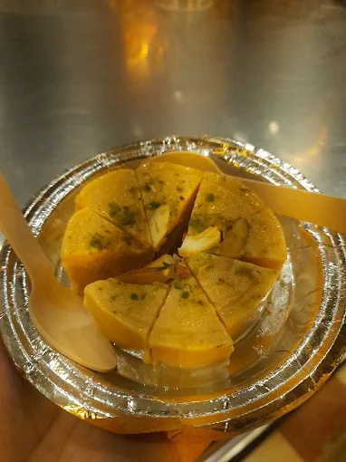 Legendary Taste That Never Melts Away – Bombay Fruit Ice Cream, a Timeless Dessert Icon in Prayagraj