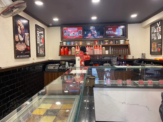 Experience Timeless Indulgence Since 1956 – Giani’s Legendary Ice Cream, Shakes & Sundaes in Civil Lines, Prayagraj
