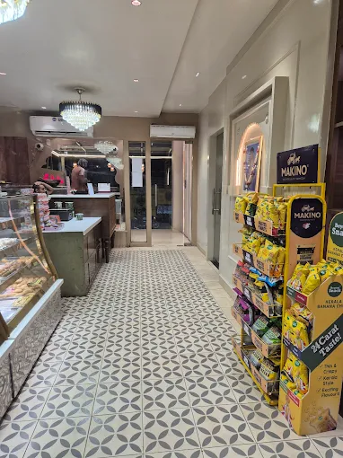 Legendary Taste Since 1942 – Hira Halwai & Sons | Best Sweet Shop & Restaurant in Prayagraj