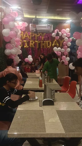 60-60 Restaurant and Cafe