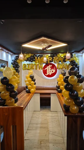 Fast Food Plaza The Family Restaurant