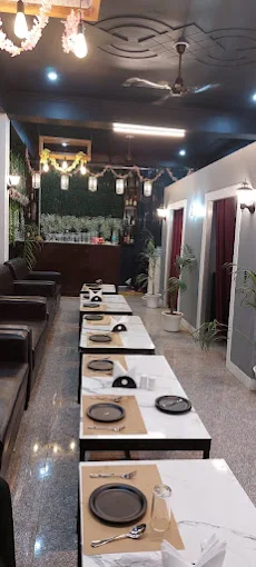 Four Seasons Cafe and Restaurant