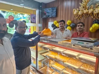 RADHA-RAMAN-SWEETS-RESTAURANT-FATEHPUR-4